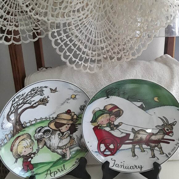 Vintage January and April Birthday Plates by Joan Walsh Anglund - Picture 2 of 10